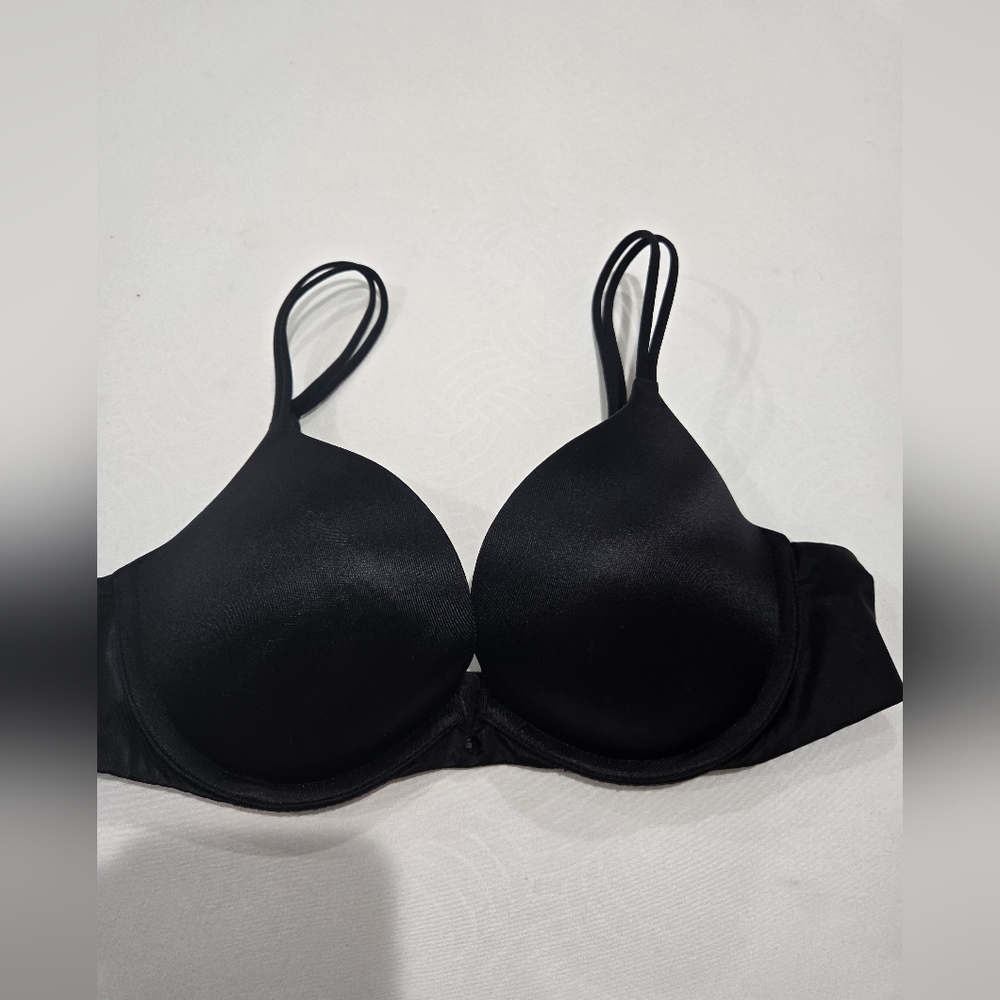 Victoria's Secret Black Very Sexy Push Up Bra. Size 34B.